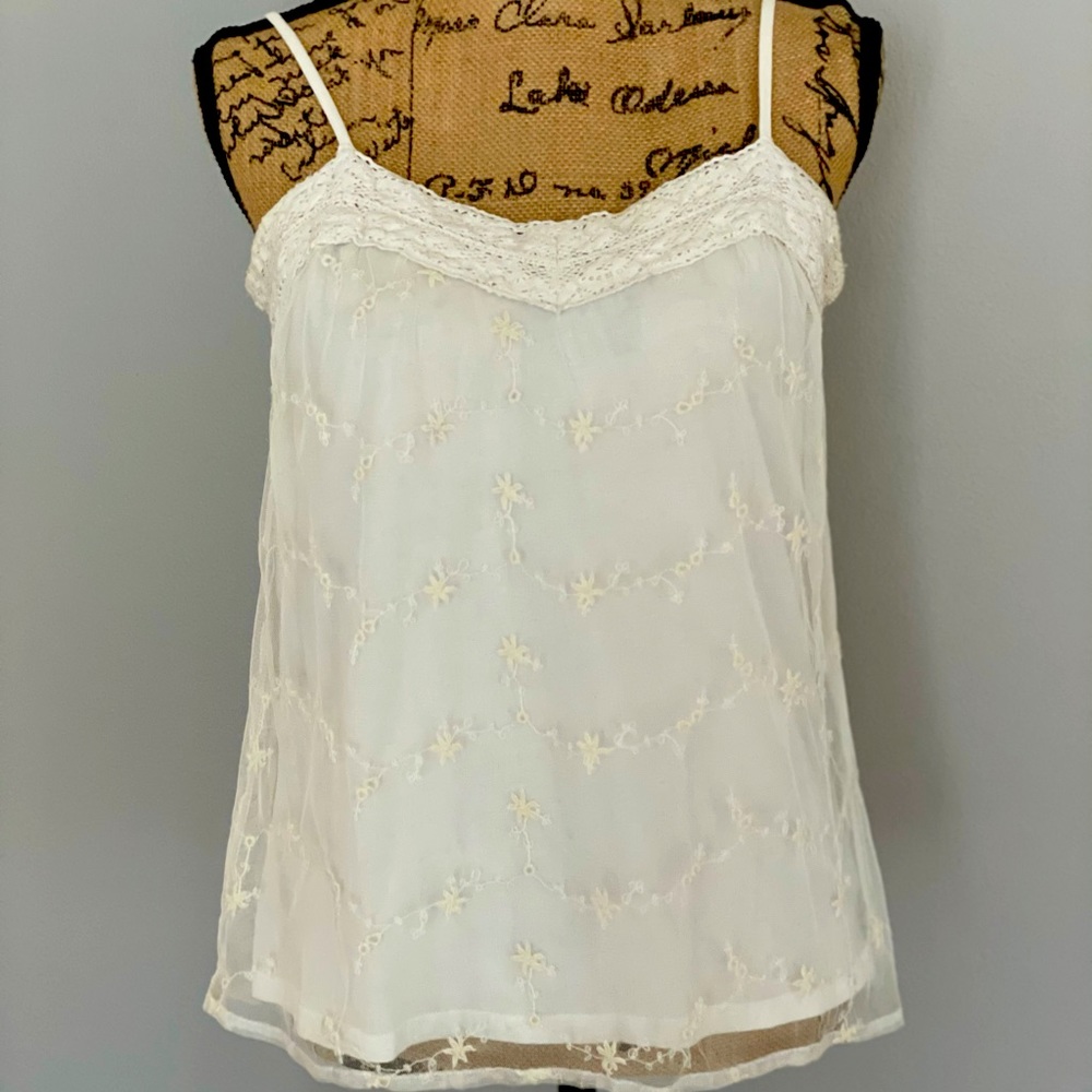 Lucky 🍀 Brand statement lacy tank top.